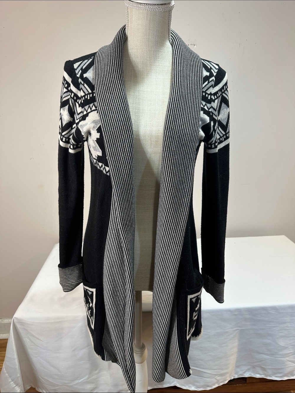 ruby moon Black & White Open-Front Geometric Cardigan